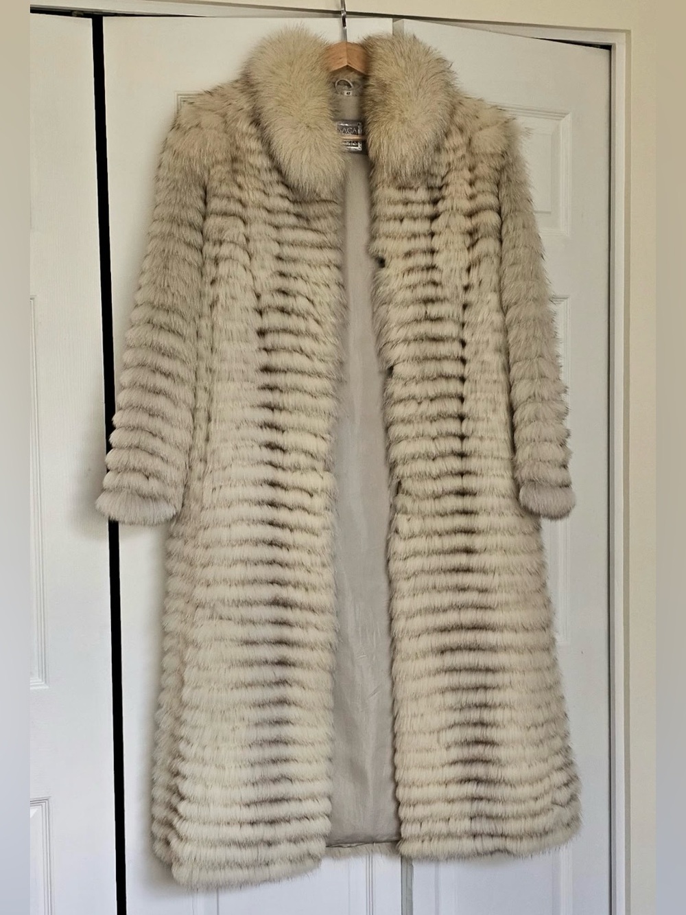 Saga Fox Fur Coat, long/ Fits M-S
